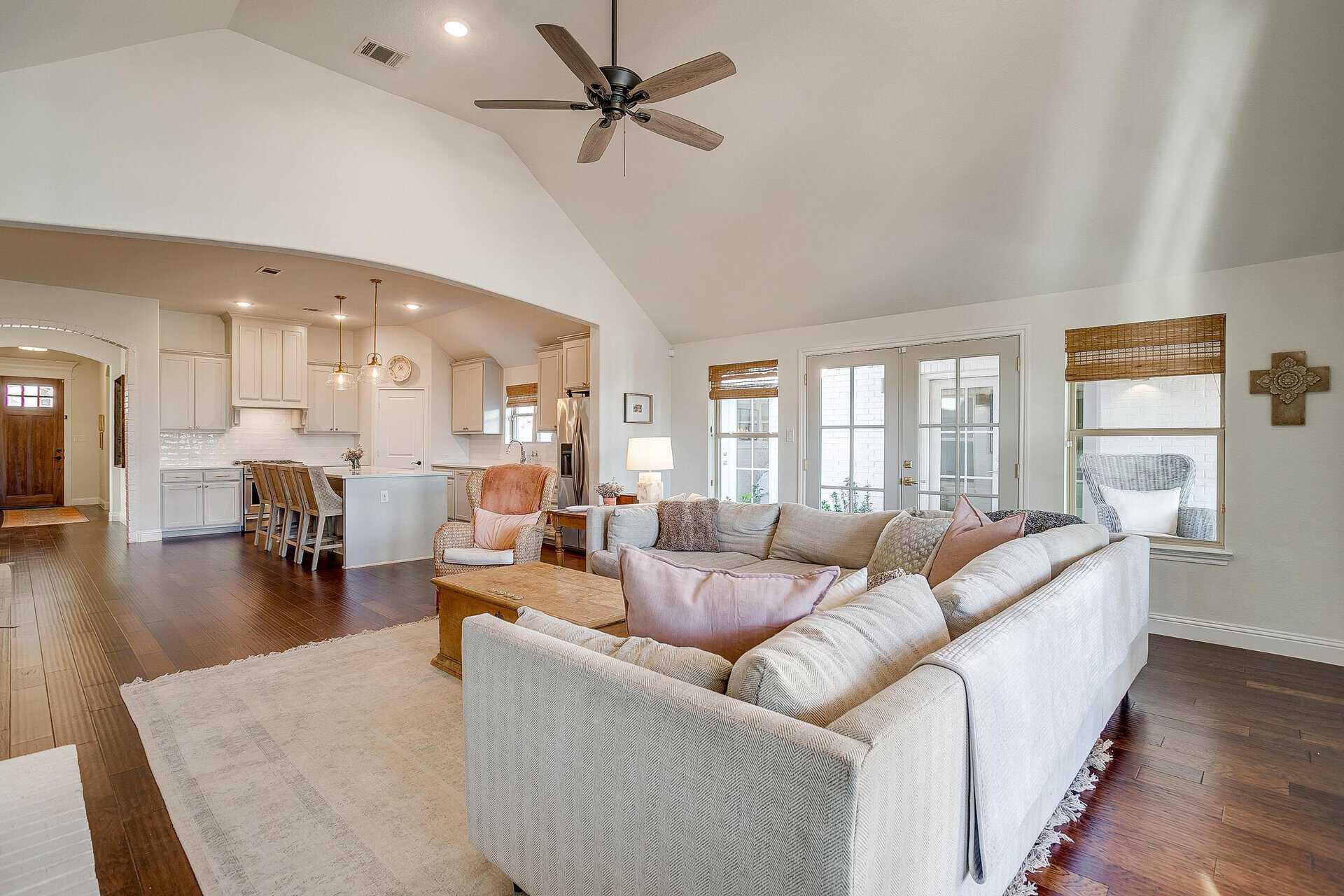 An image that shows 587 Point Vista Drive (42 Of 87)
