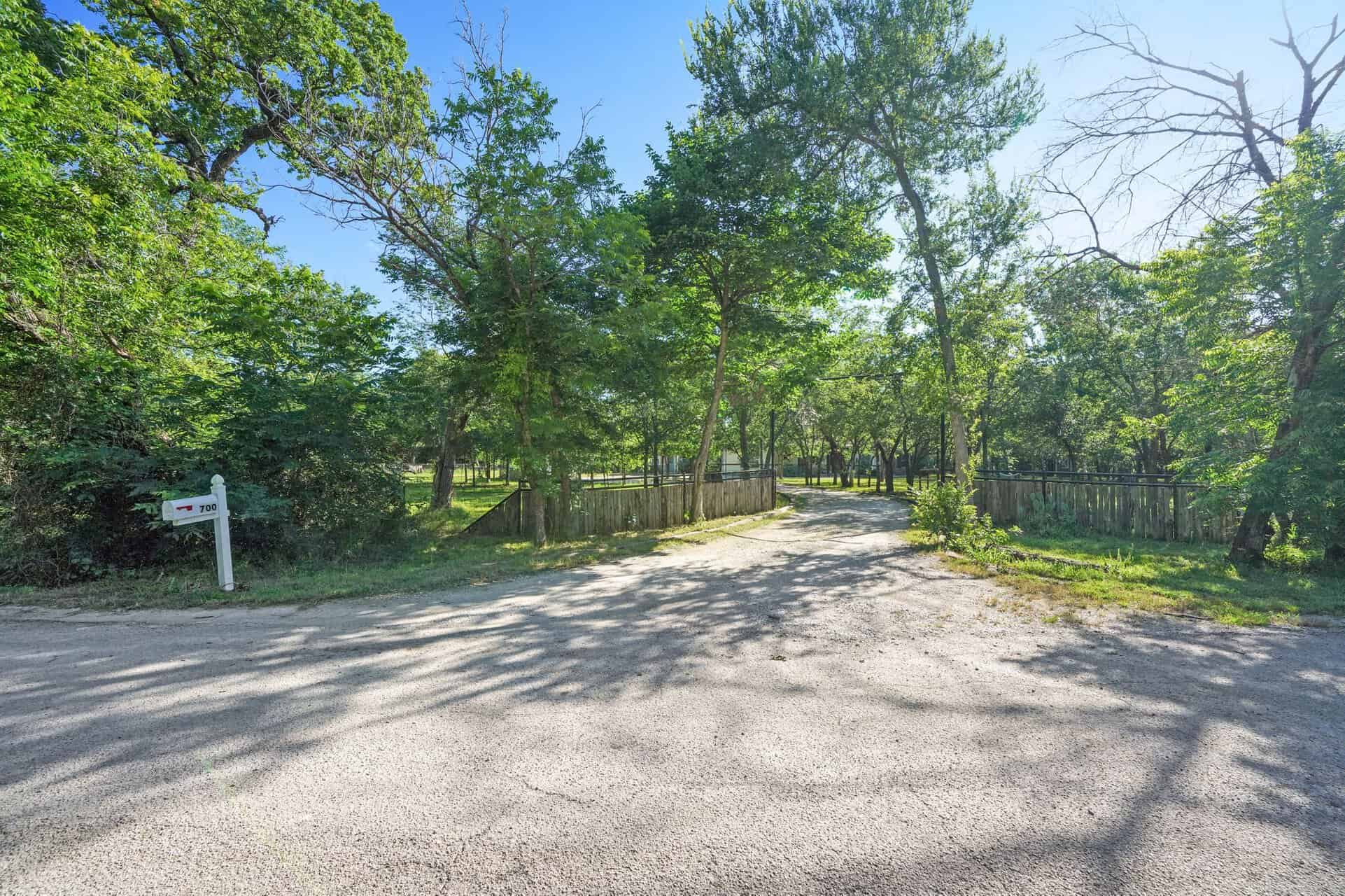 An image that shows 700 Green Tree Dr 28.jpg Small
