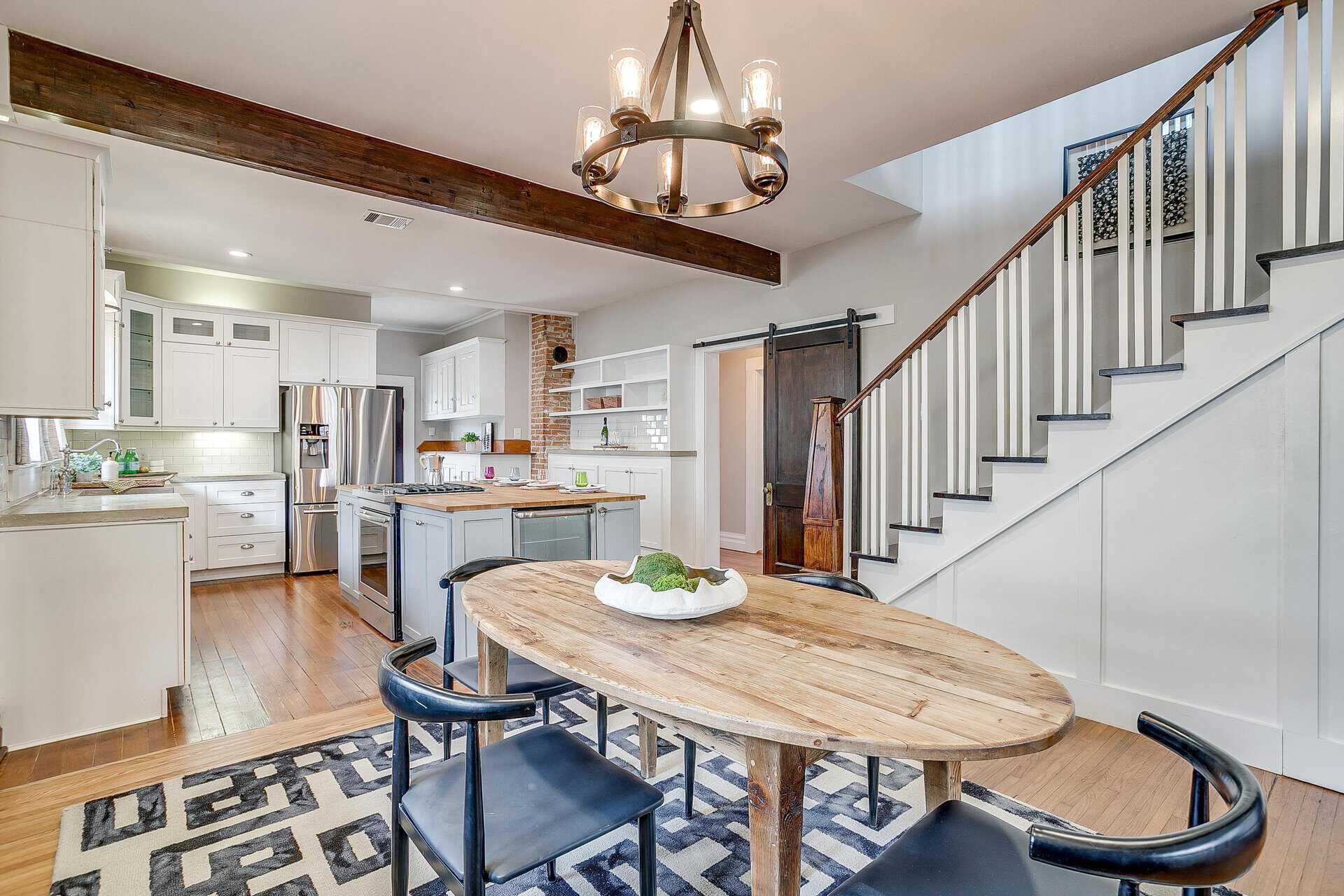 An image that shows 1405 S Henderson (17 Of 64)