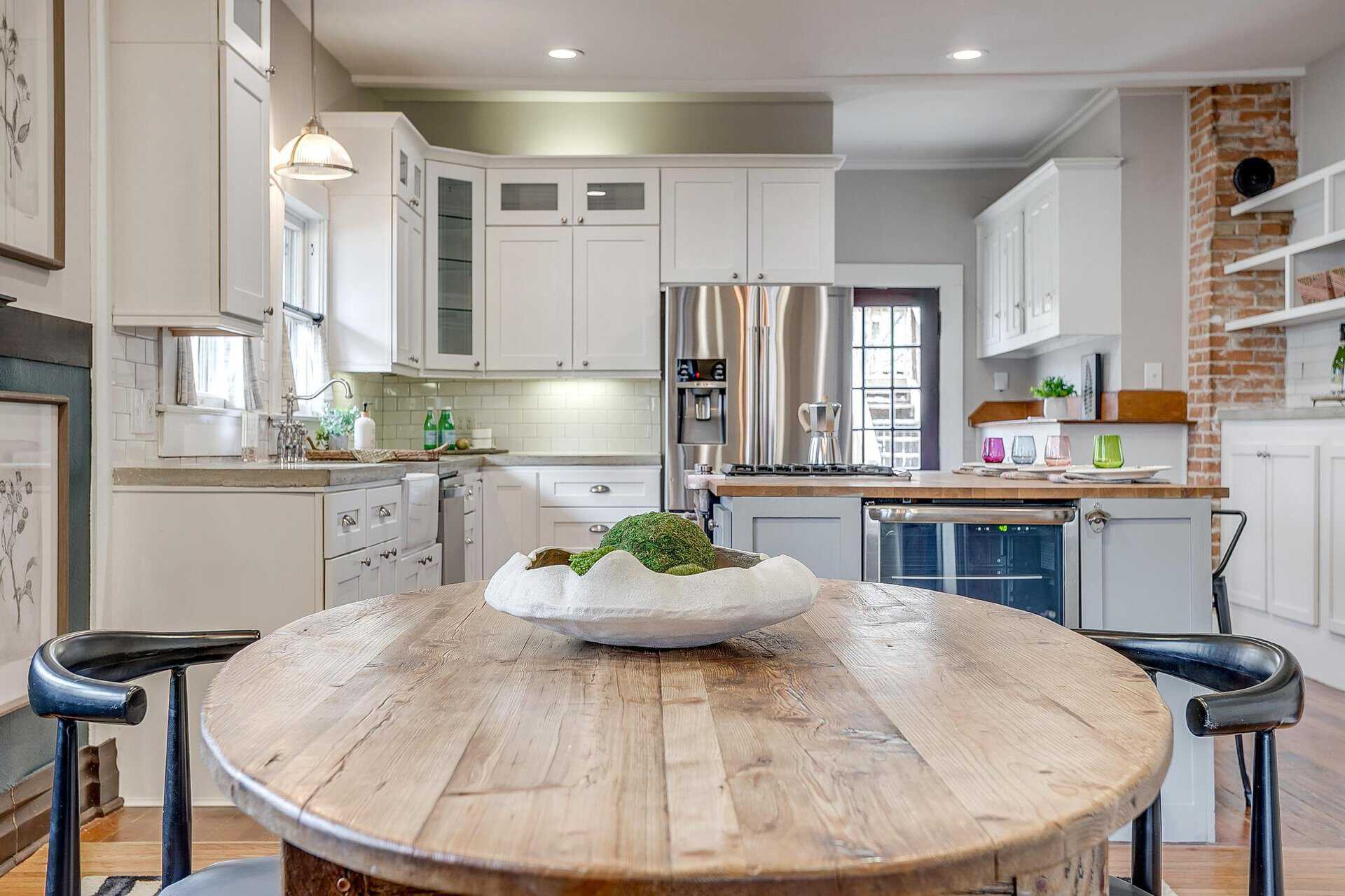 An image that shows 1405 S Henderson (21 Of 64)