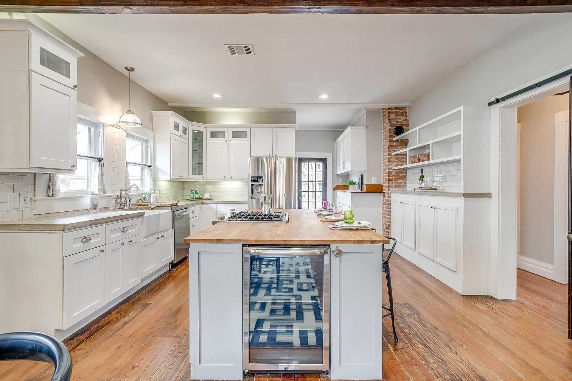 An image that shows 1405 S Henderson (23 Of 64)