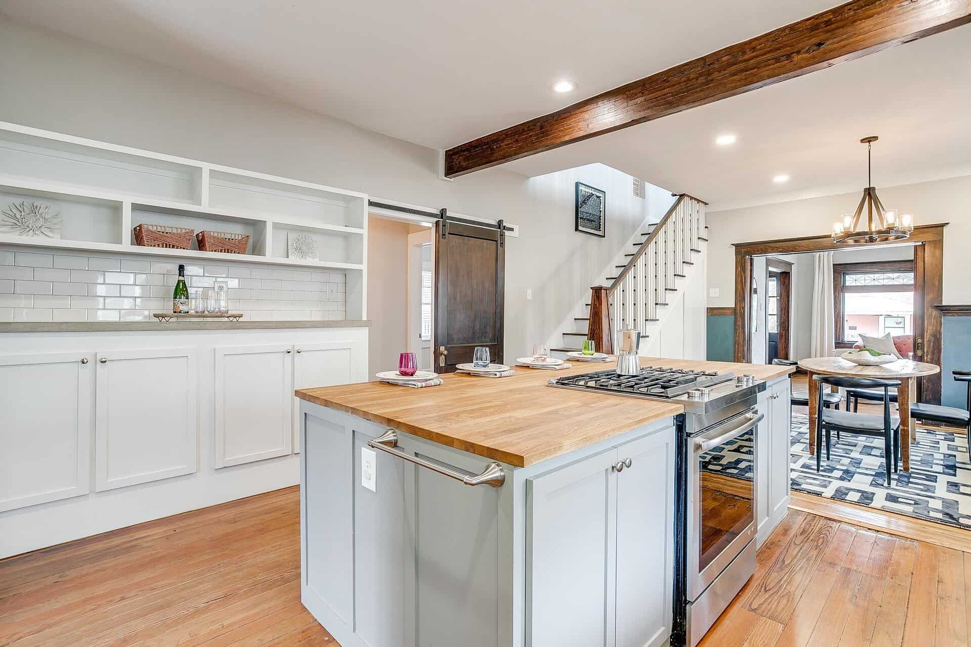 An image that shows 1405 S Henderson (26 Of 64)