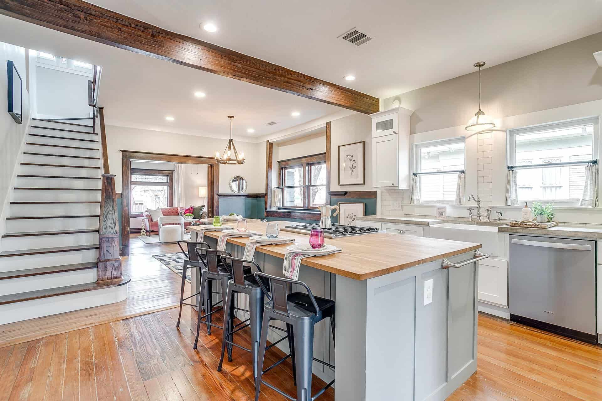 An image that shows 1405 S Henderson (27 Of 64)