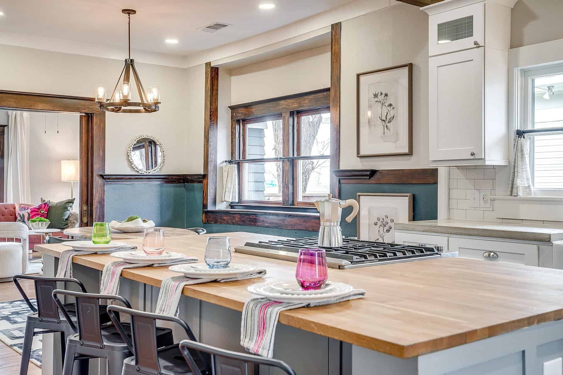 An image that shows 1405 S Henderson (28 Of 64)