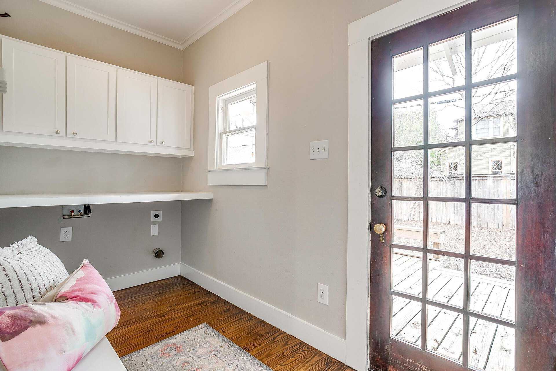 An image that shows 1405 S Henderson (30 Of 64)