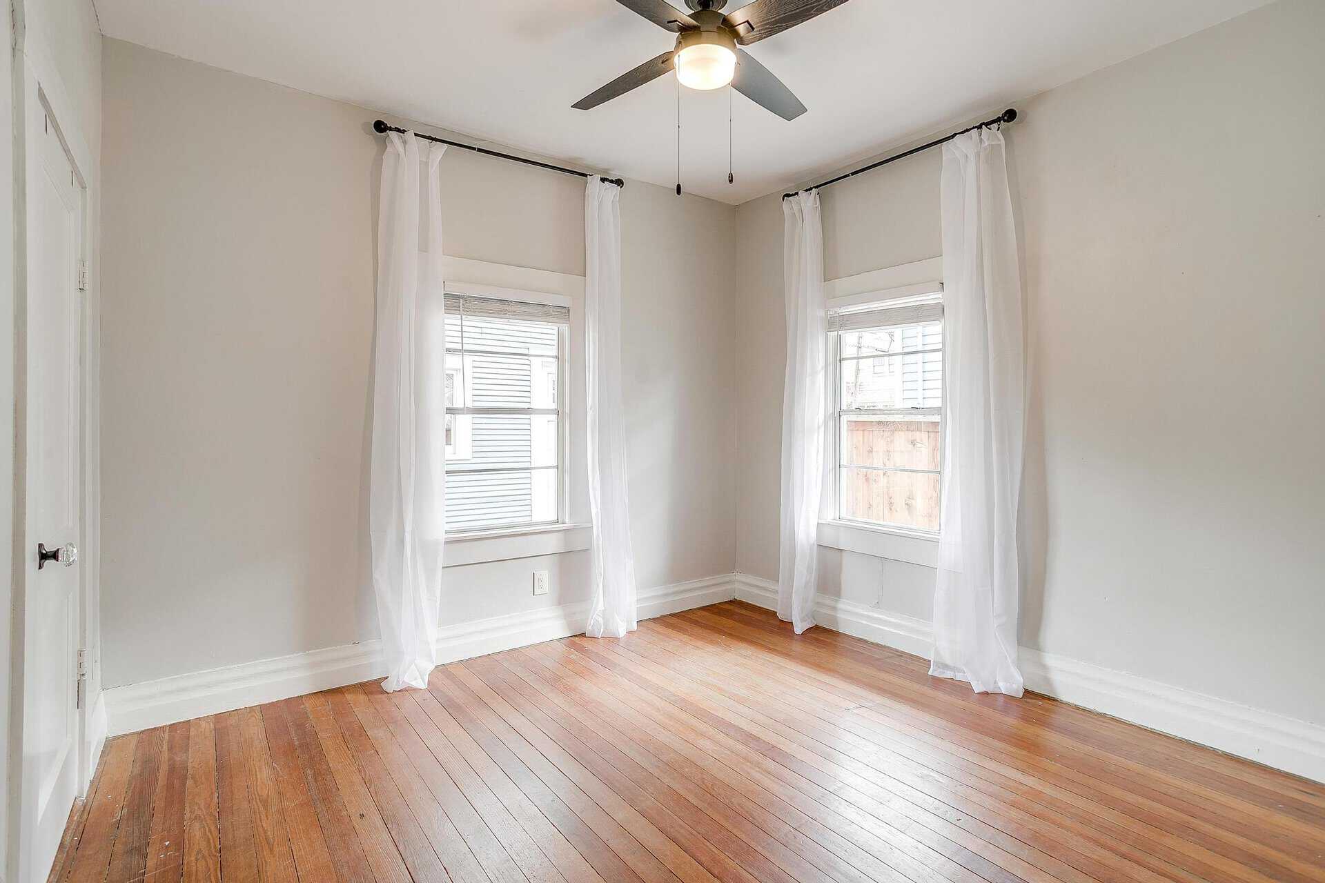 An image that shows 1405 S Henderson (37 Of 64)