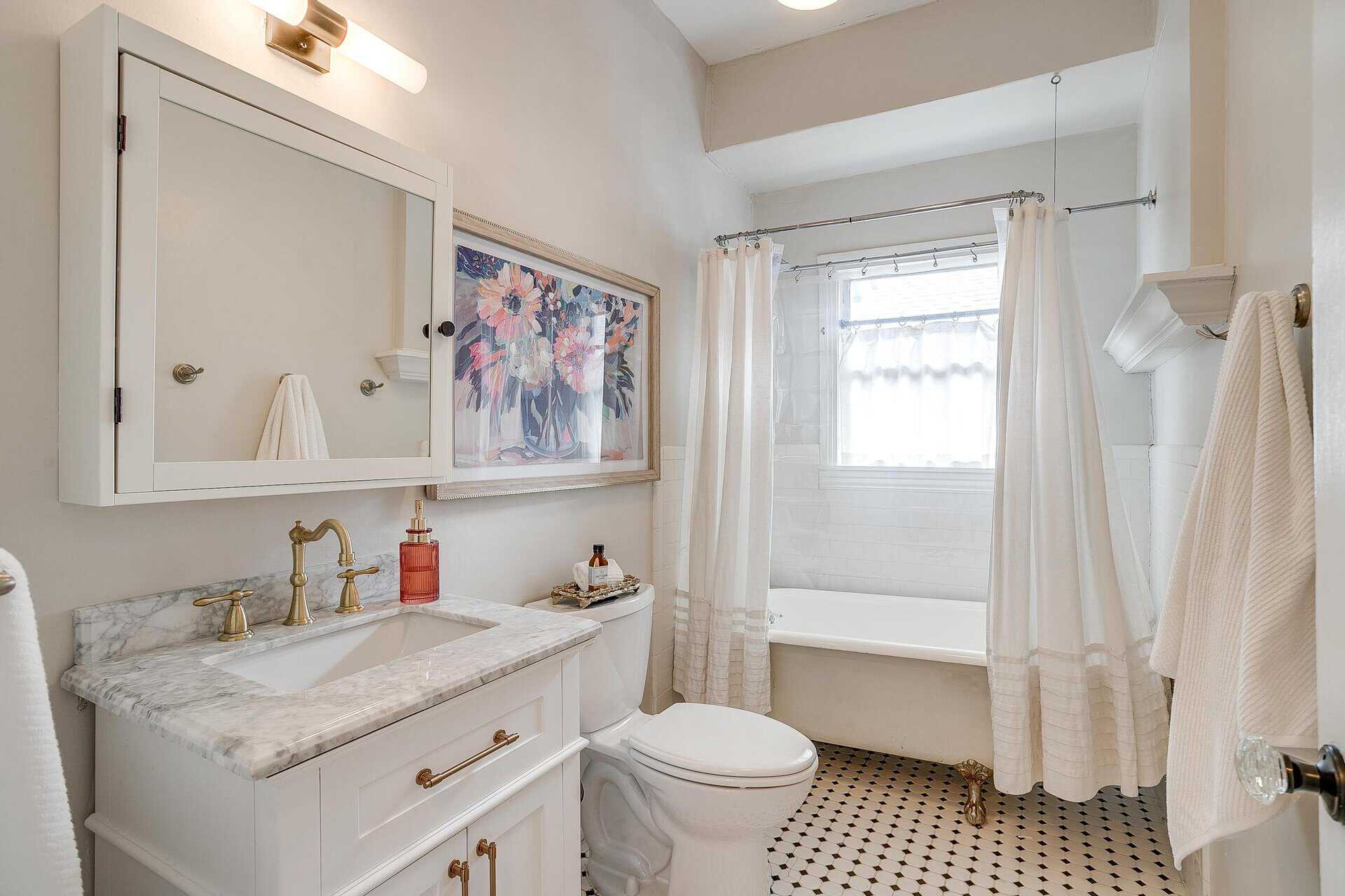 An image that shows 1405 S Henderson (40 Of 64)