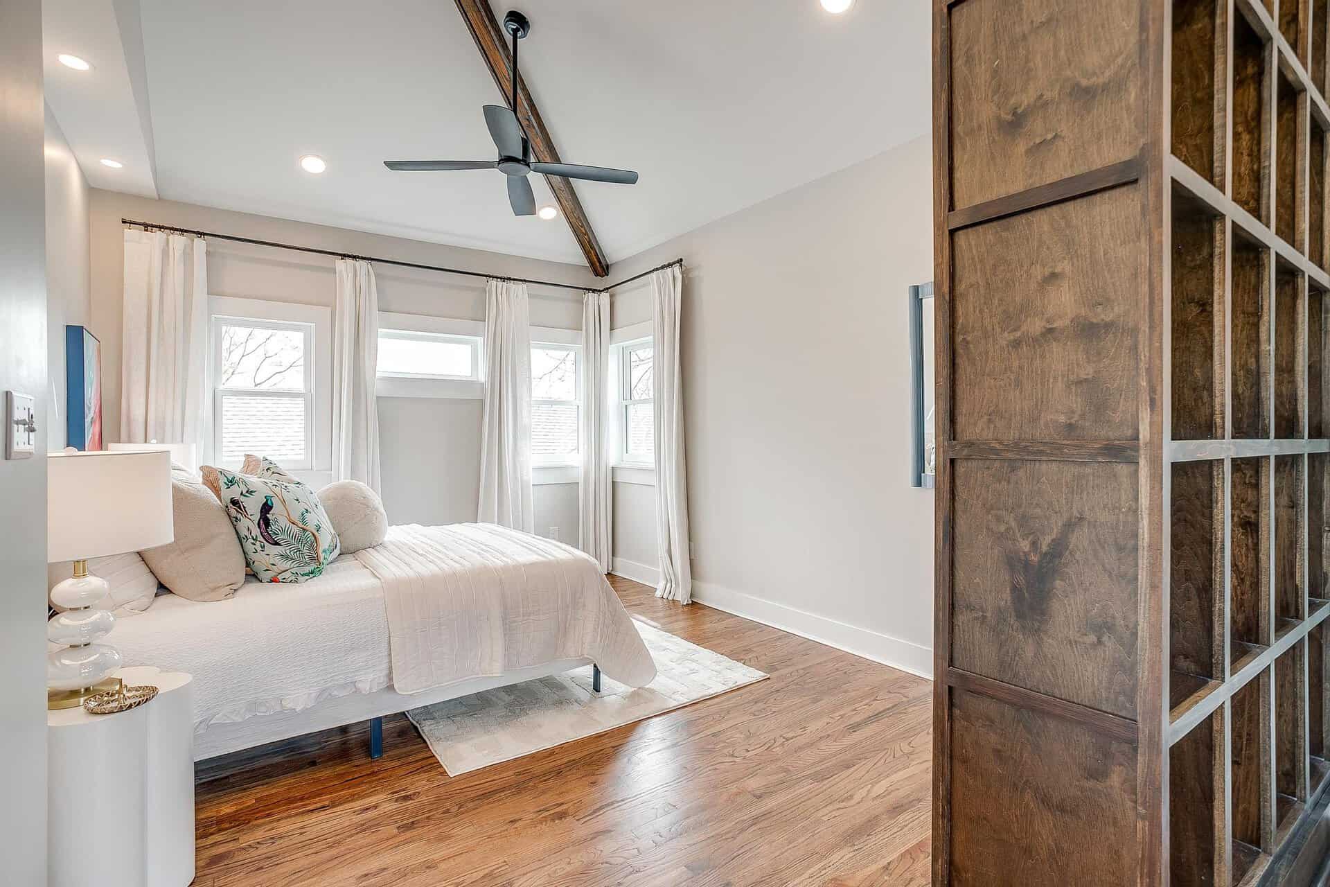 An image that shows 1405 S Henderson (44 Of 64)