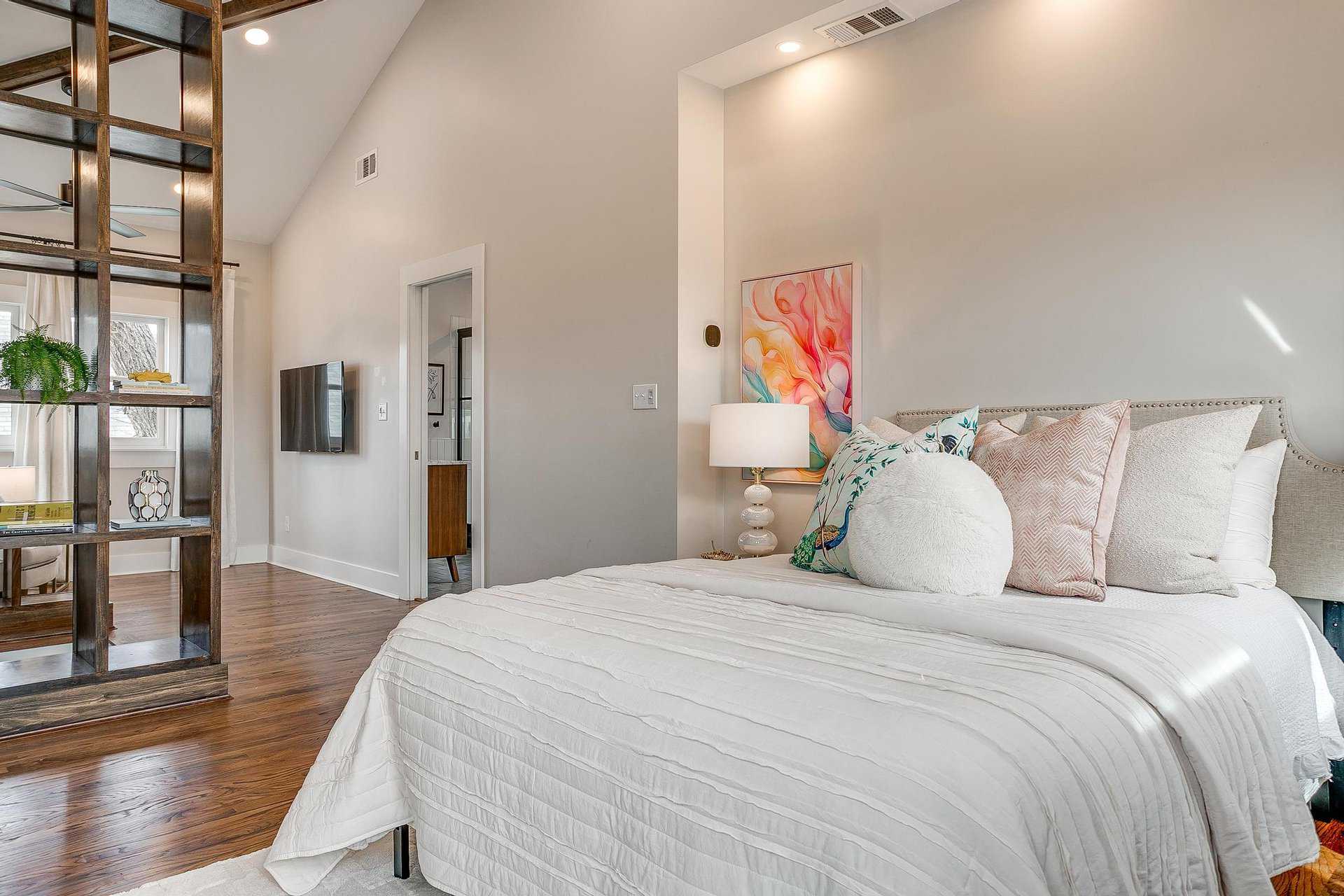 An image that shows 1405 S Henderson (47 Of 64)