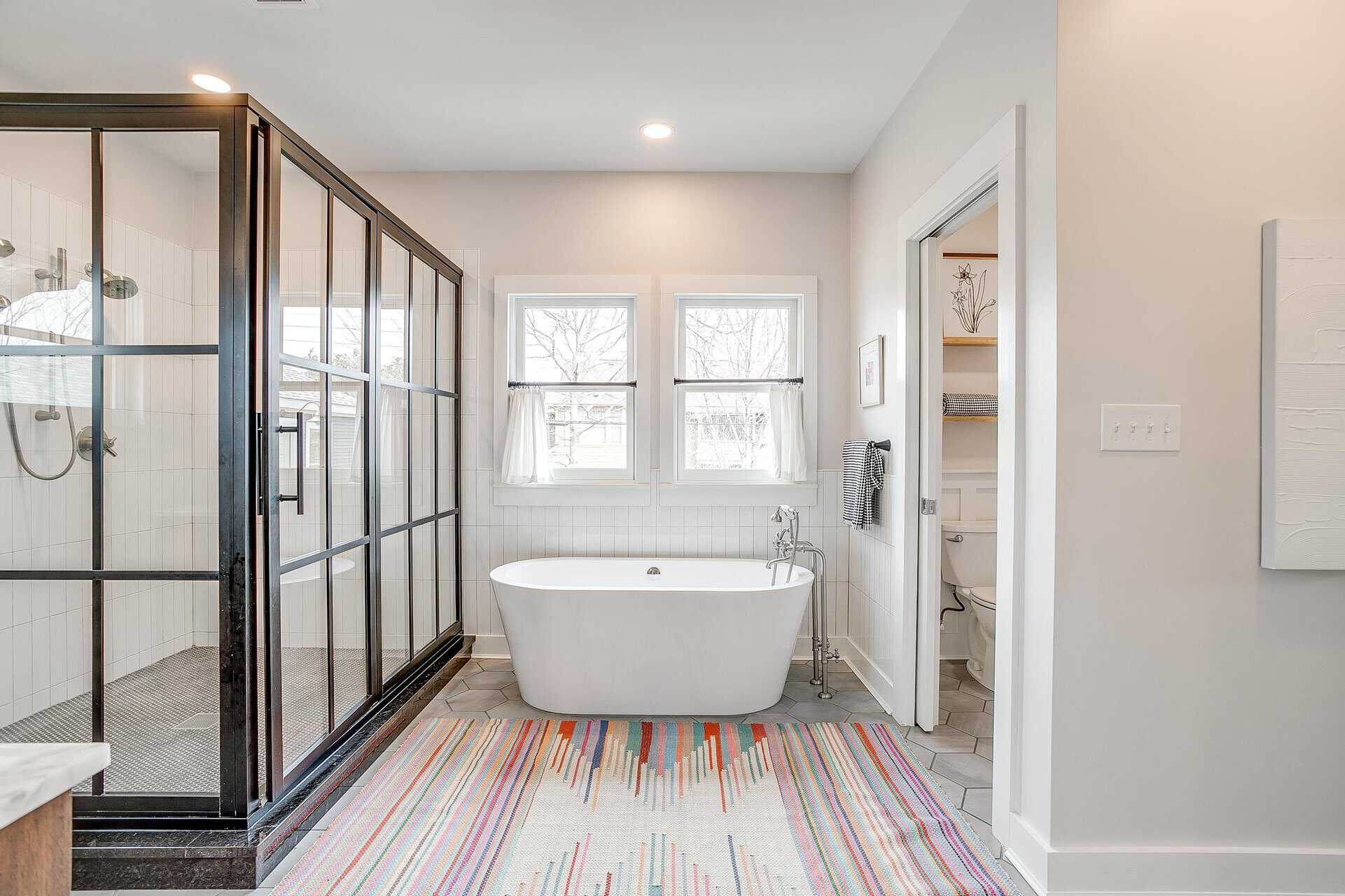 An image that shows 1405 S Henderson (48 Of 64)