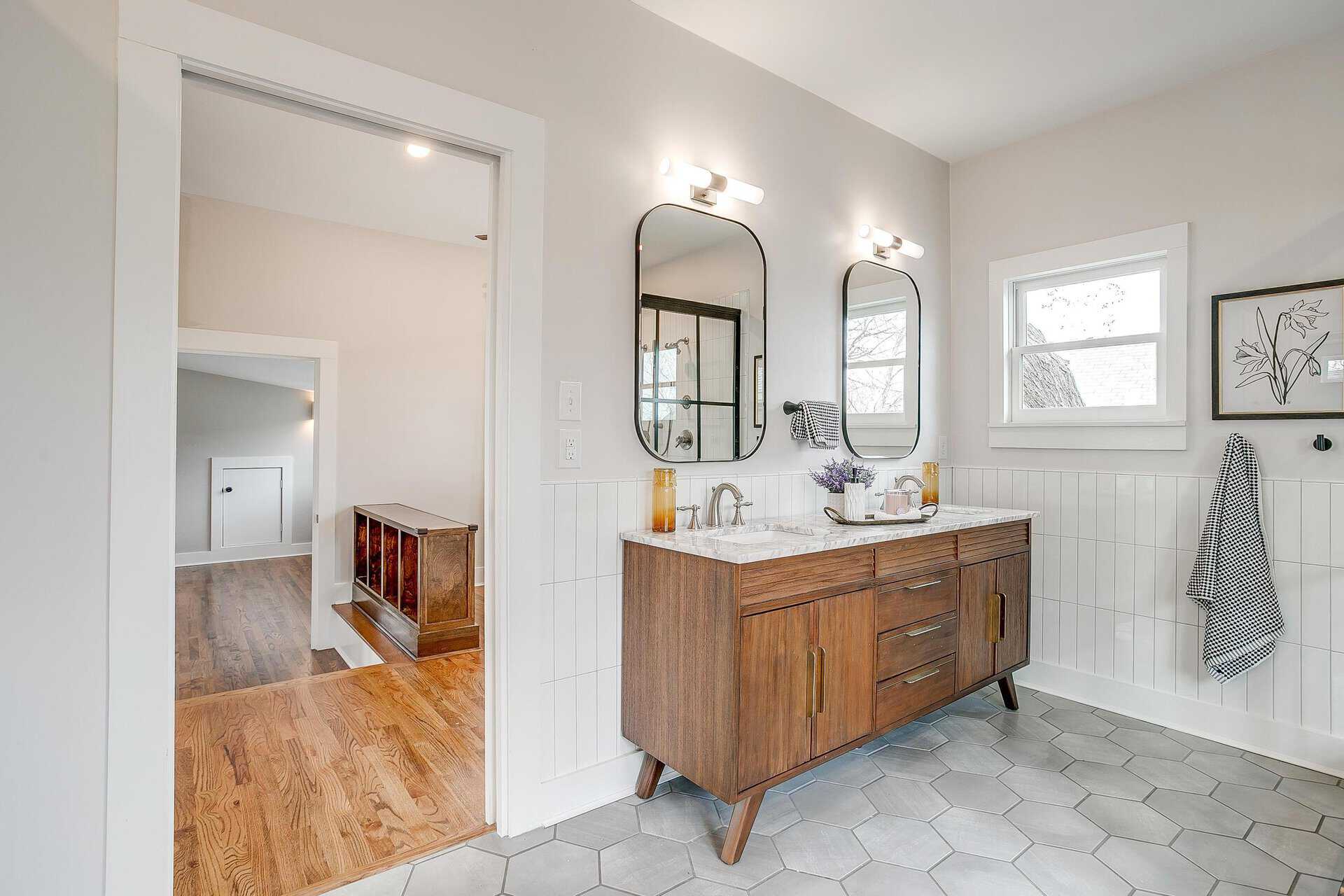An image that shows 1405 S Henderson (50 Of 64)