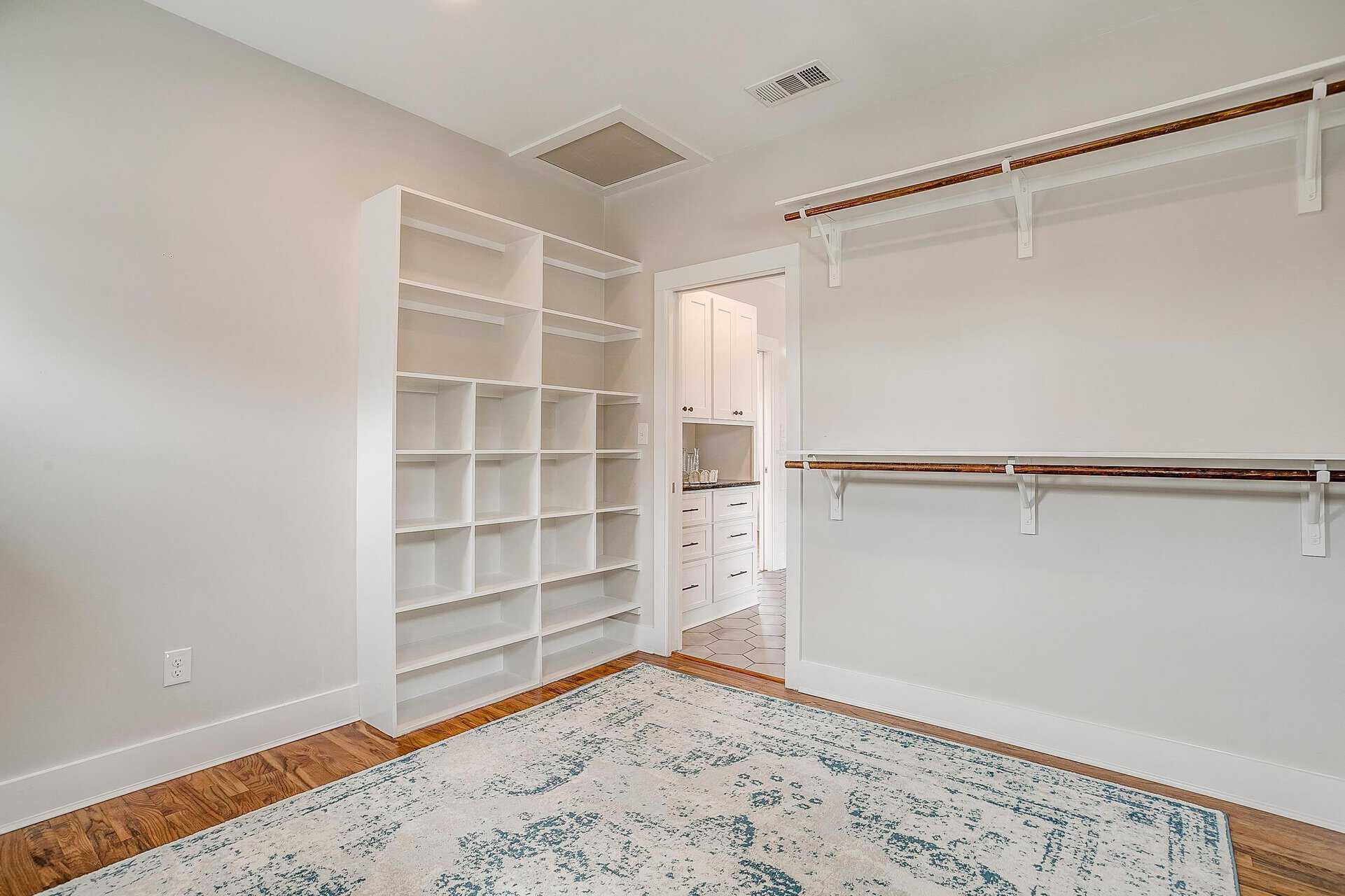 An image that shows 1405 S Henderson (53 Of 64)