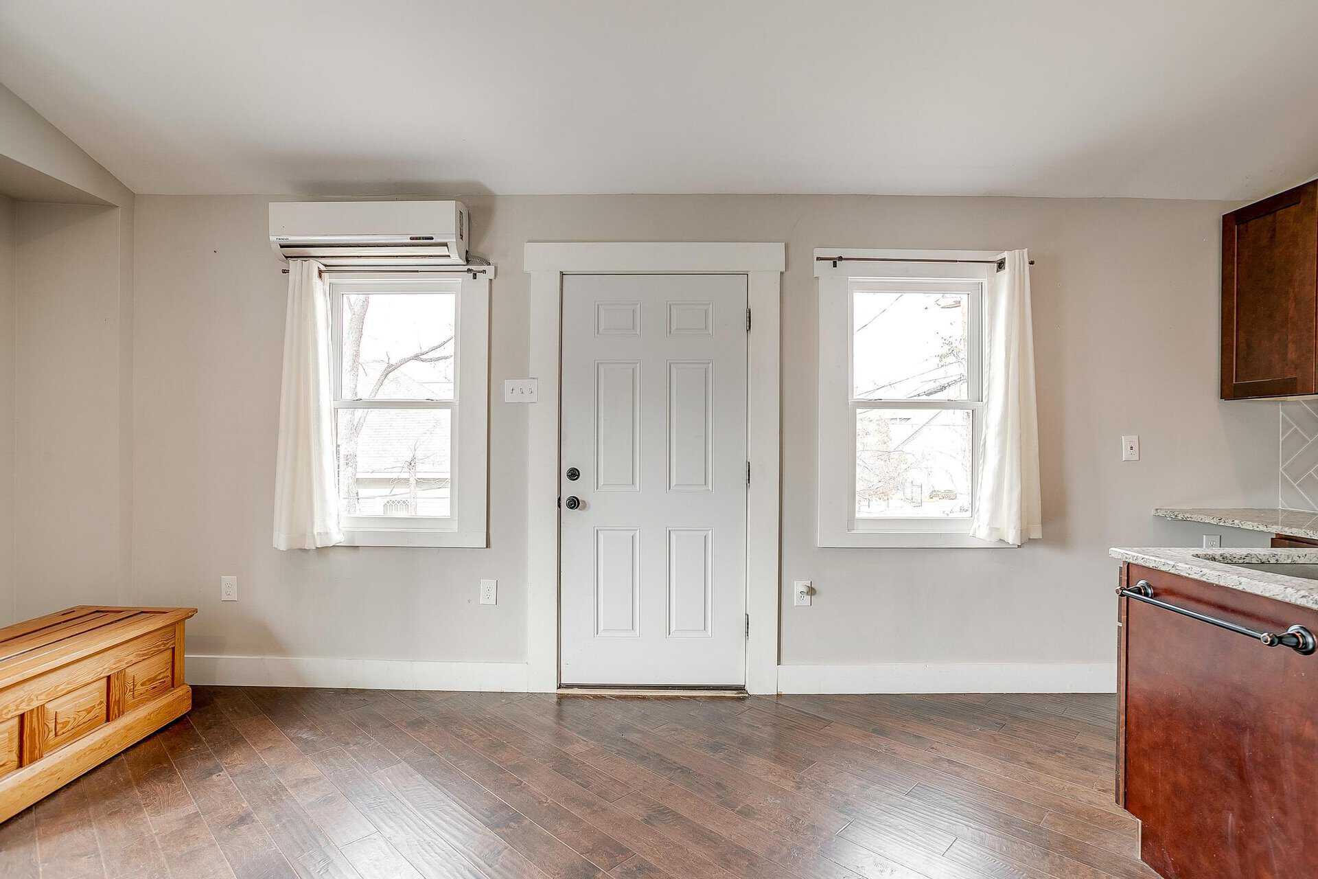 An image that shows 1405 S Henderson (55 Of 64)