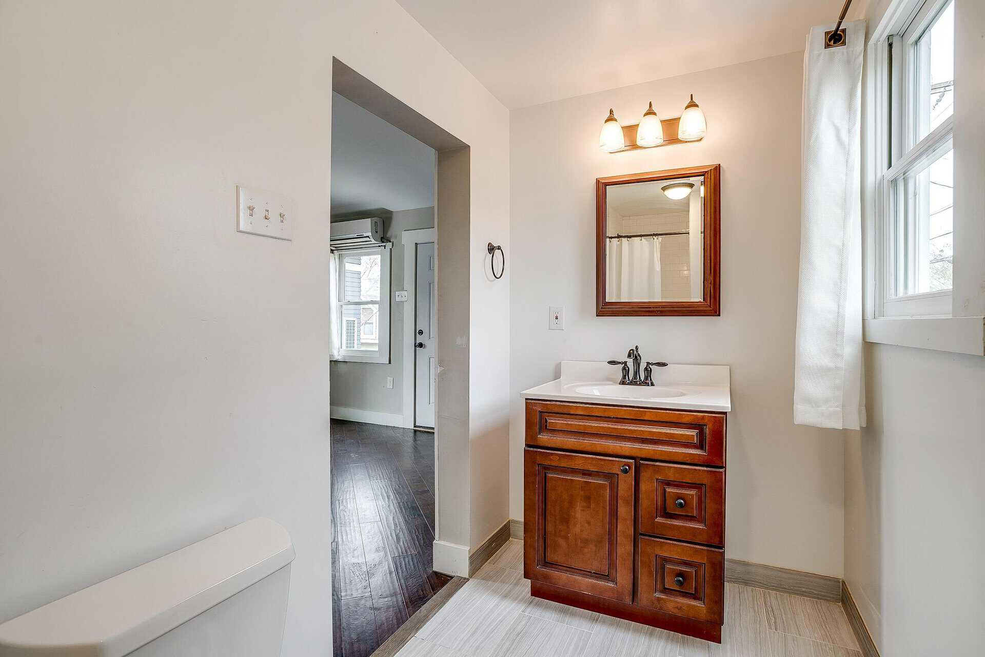 An image that shows 1405 S Henderson (59 Of 64)