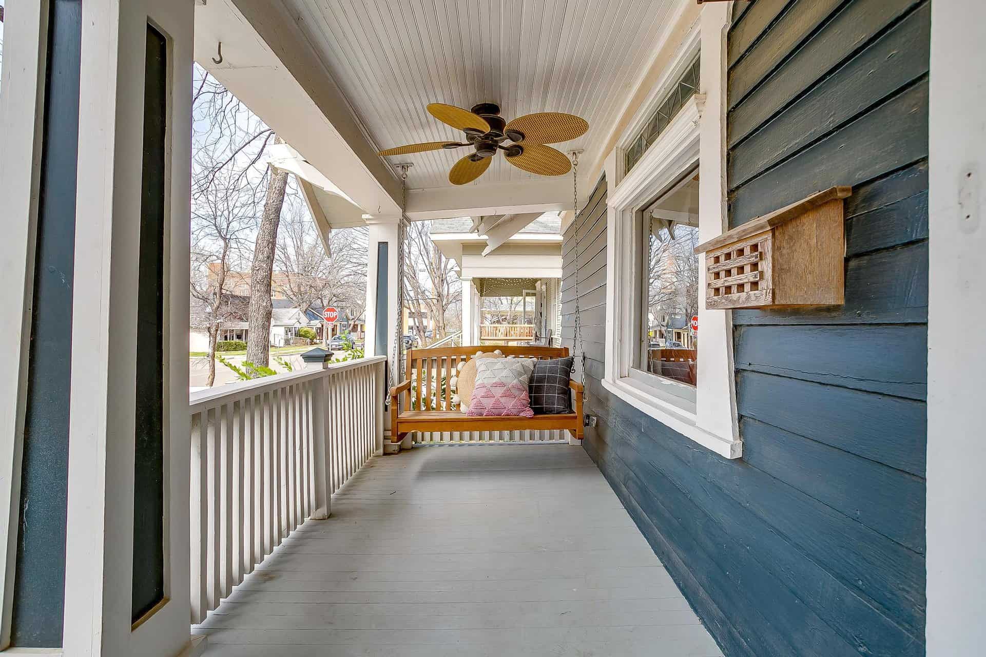 An image that shows 1405 S Henderson (6 Of 64)