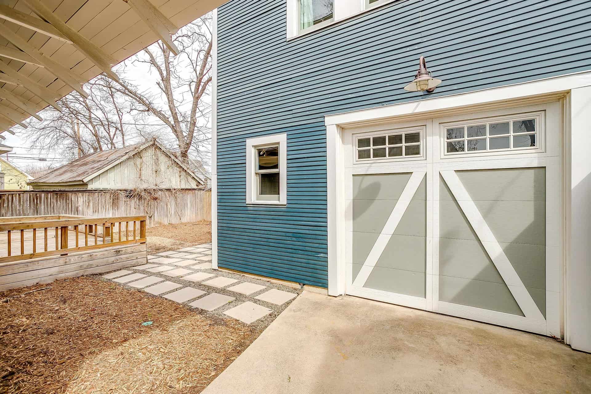 An image that shows 1405 S Henderson (61 Of 64)