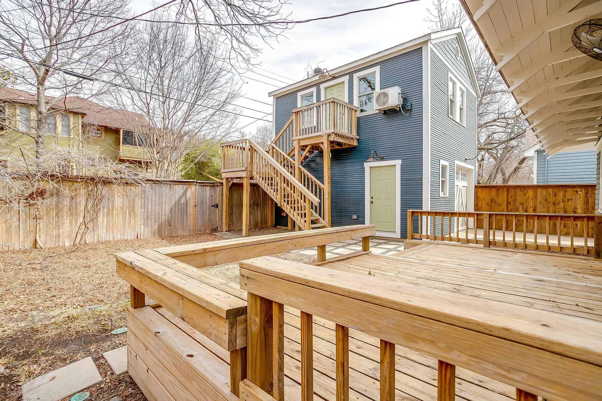 An image that shows 1405 S Henderson (63 Of 64)