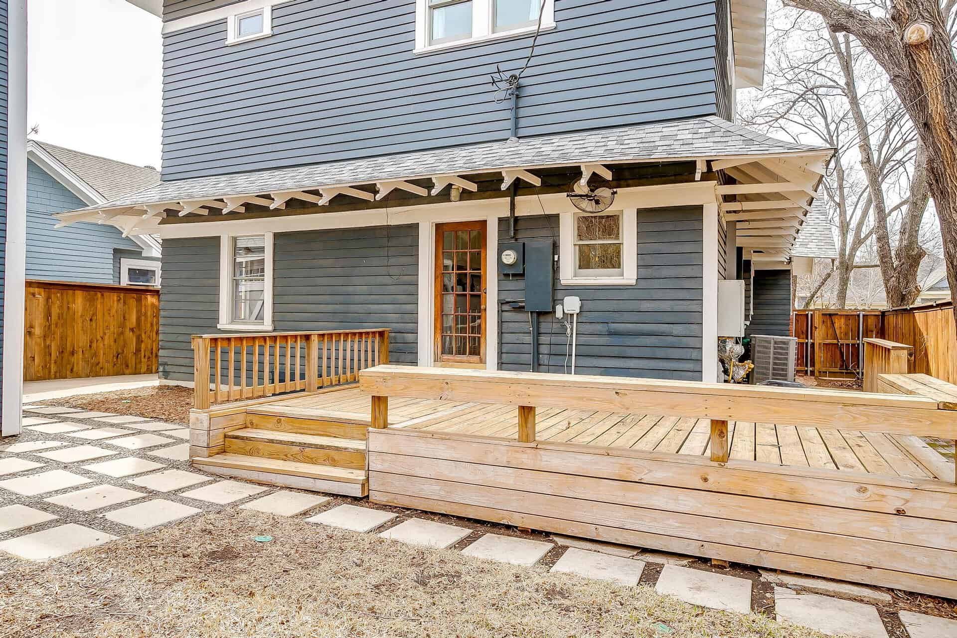 An image that shows 1405 S Henderson (64 Of 64)