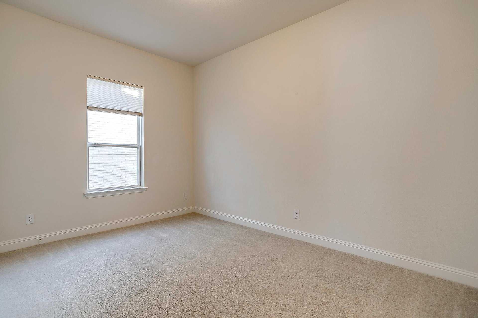 An image that shows 244 Observation Drive N (17 Of 64)