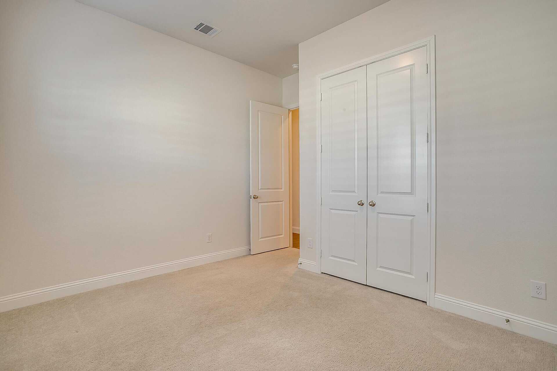 An image that shows 244 Observation Drive N (23 Of 64)