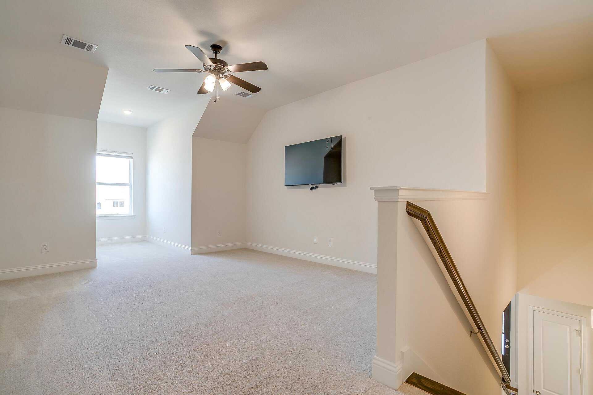 An image that shows 244 Observation Drive N (55 Of 64)