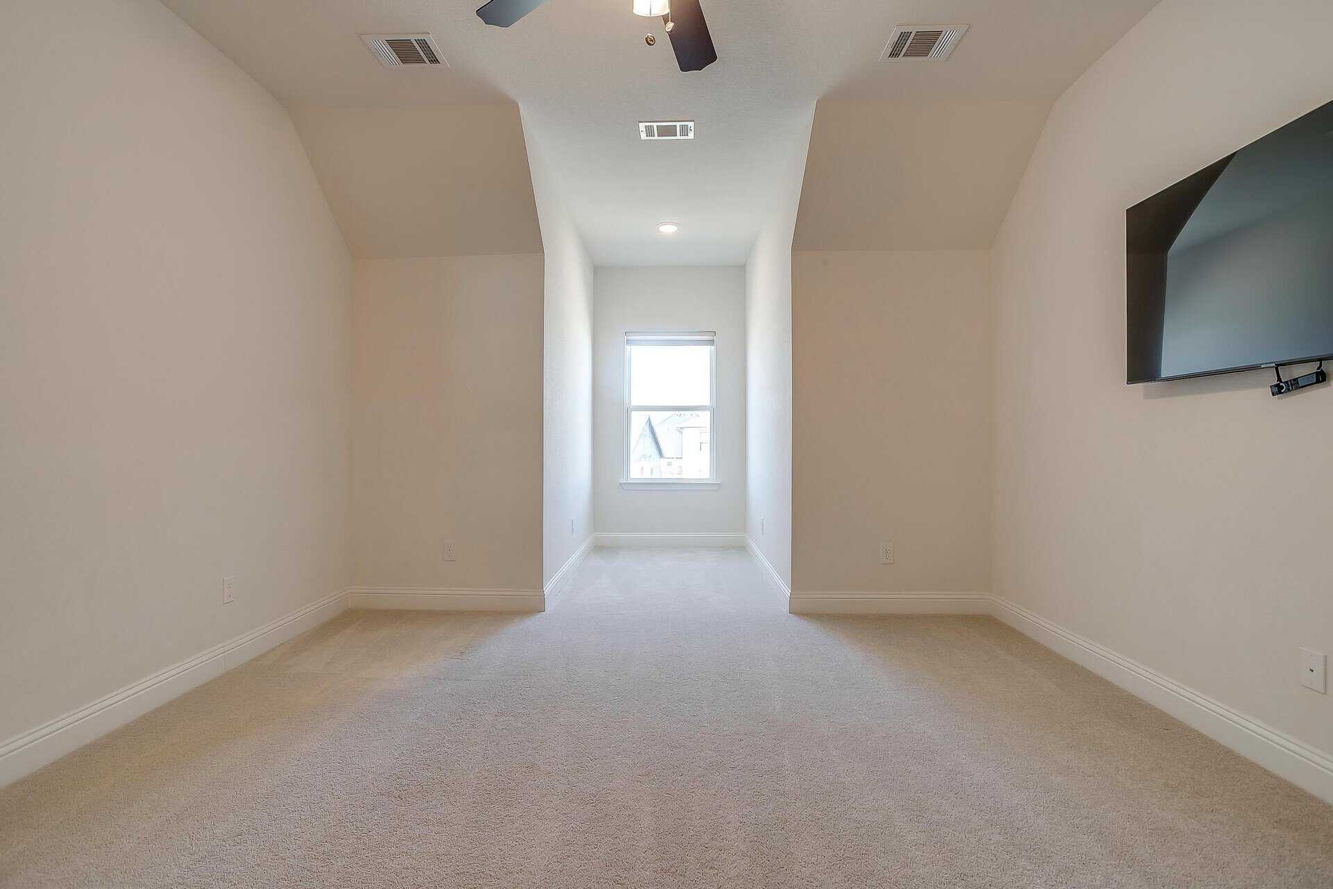 An image that shows 244 Observation Drive N (56 Of 64)
