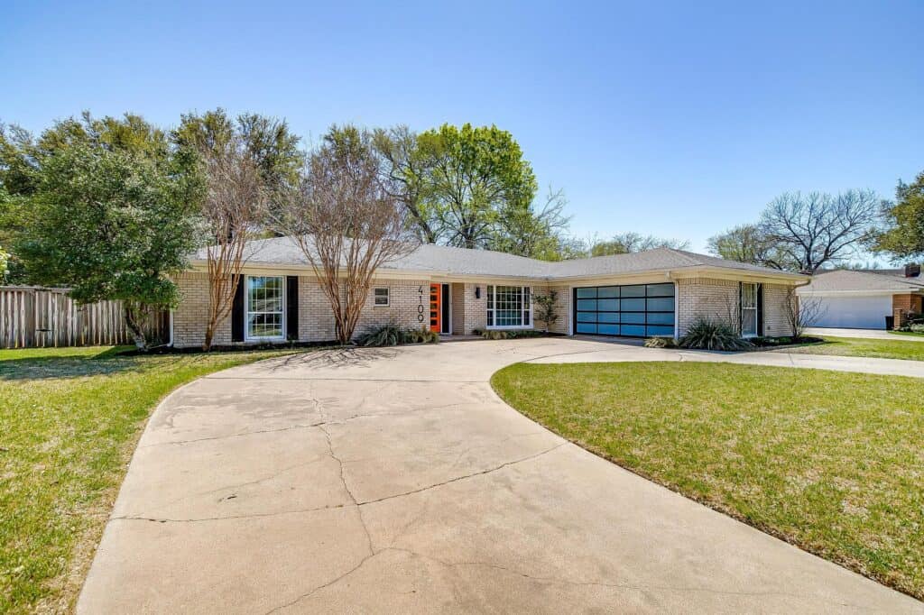 An image that shows 4109 Ridglea Country Club Drive (1 Of 43)