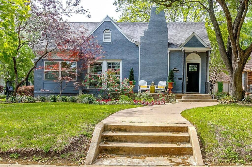 An image that shows 2017 Huntington Lane Cropped (2 Of 4)