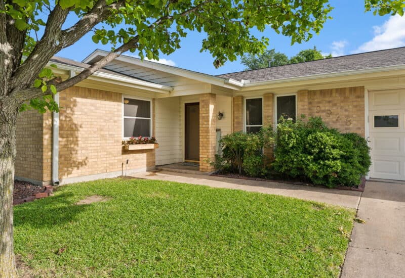 An image that shows 01 5 Web Or Mls 9928 Farmington Dr 05