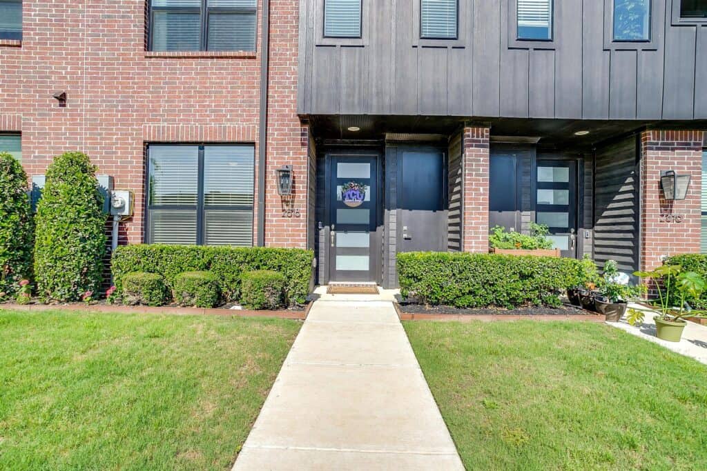An image that shows 2818 Addison Park Lane (3 Of 42)