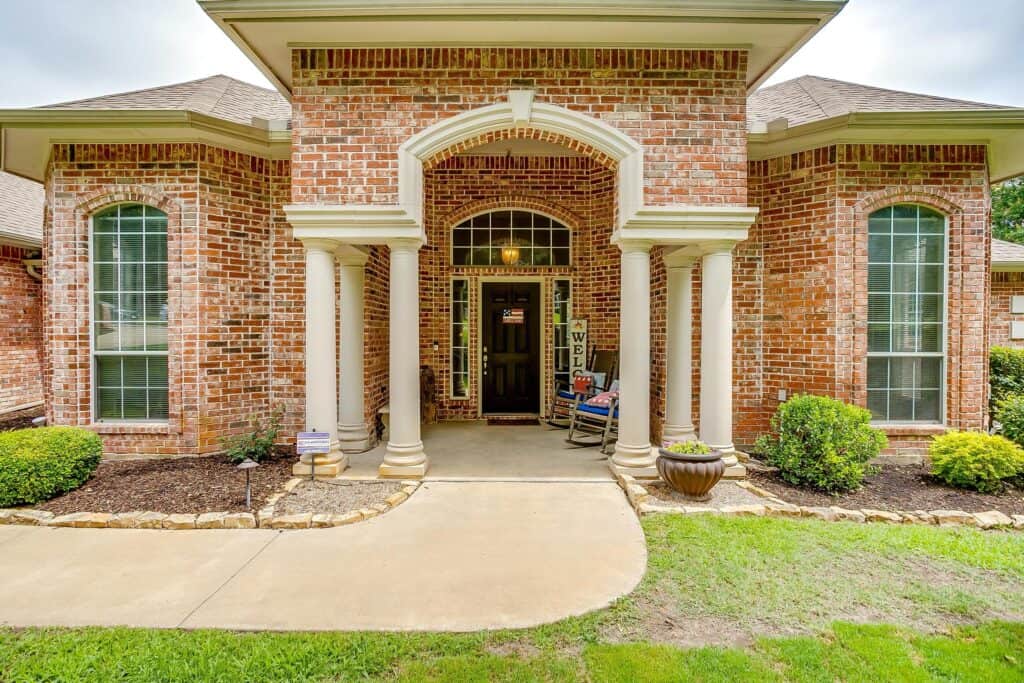 An image that shows 1717 Woodridge Ct. (8 Of 60)