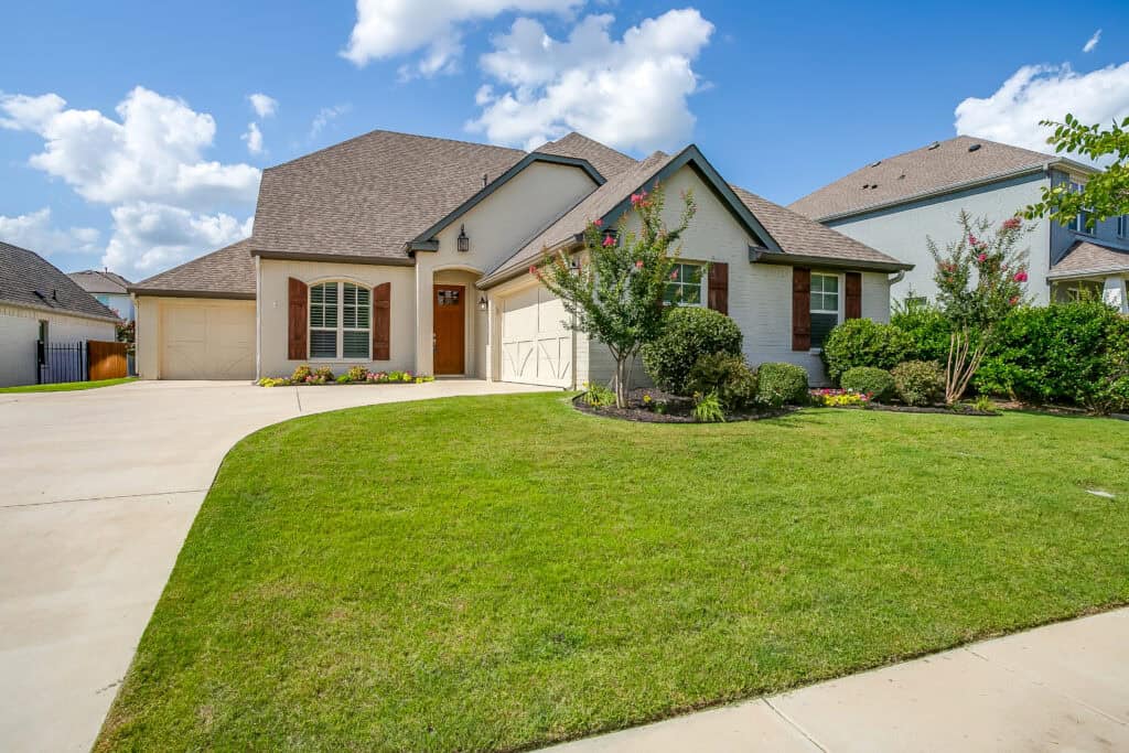 An image that shows 301 Bluestem (2 Of 13)