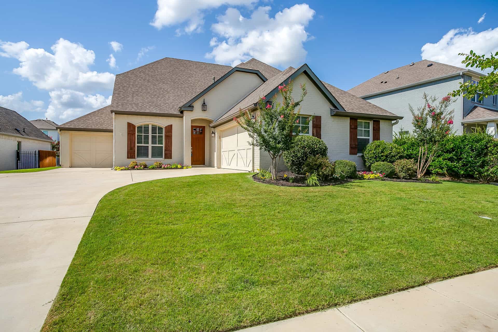 An image that shows 301 Bluestem (2 Of 13)