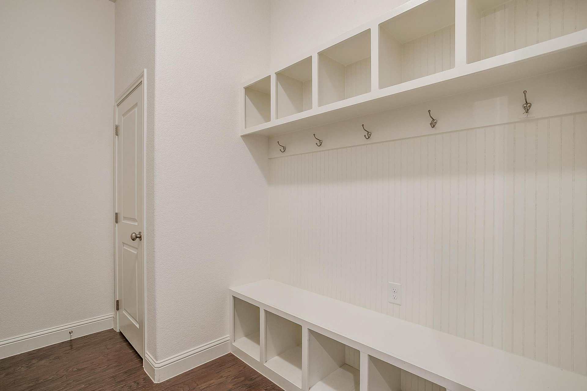 An image that shows 301 Bluestem Ln (20 Of 42)