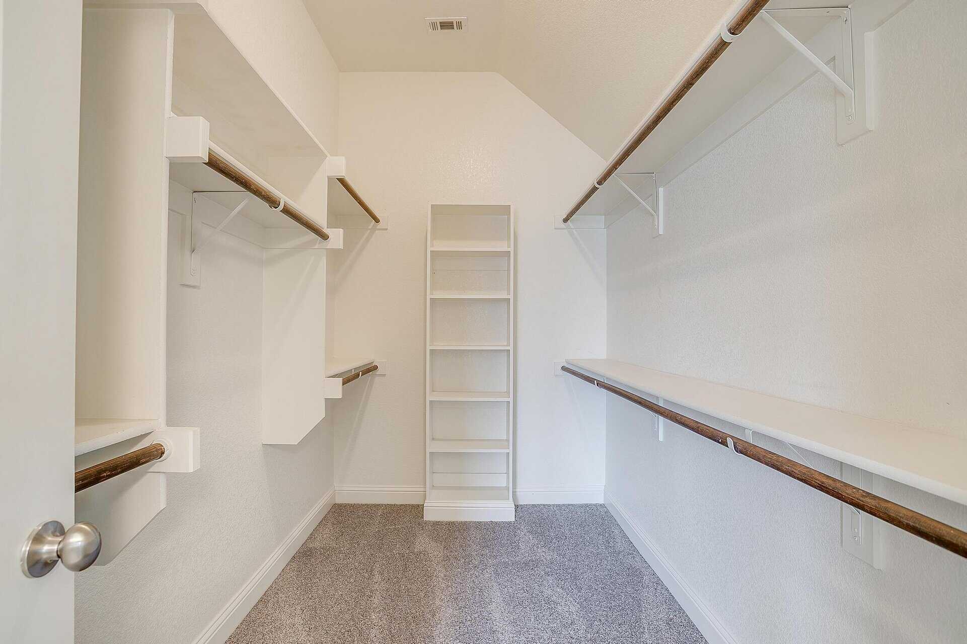 An image that shows 301 Bluestem Ln (26 Of 42)