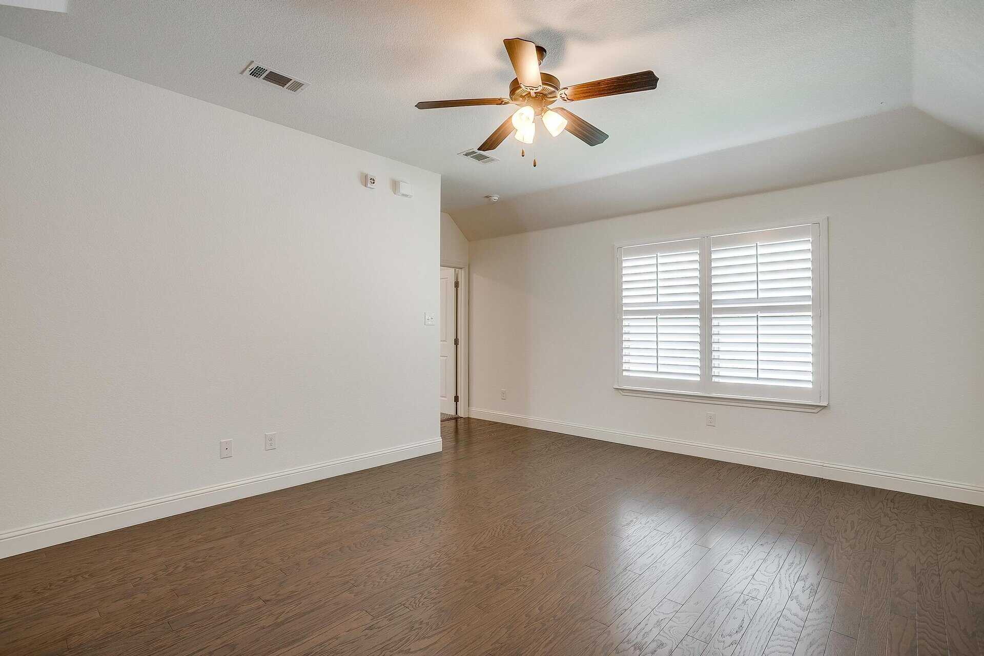 An image that shows 301 Bluestem Ln (32 Of 42)