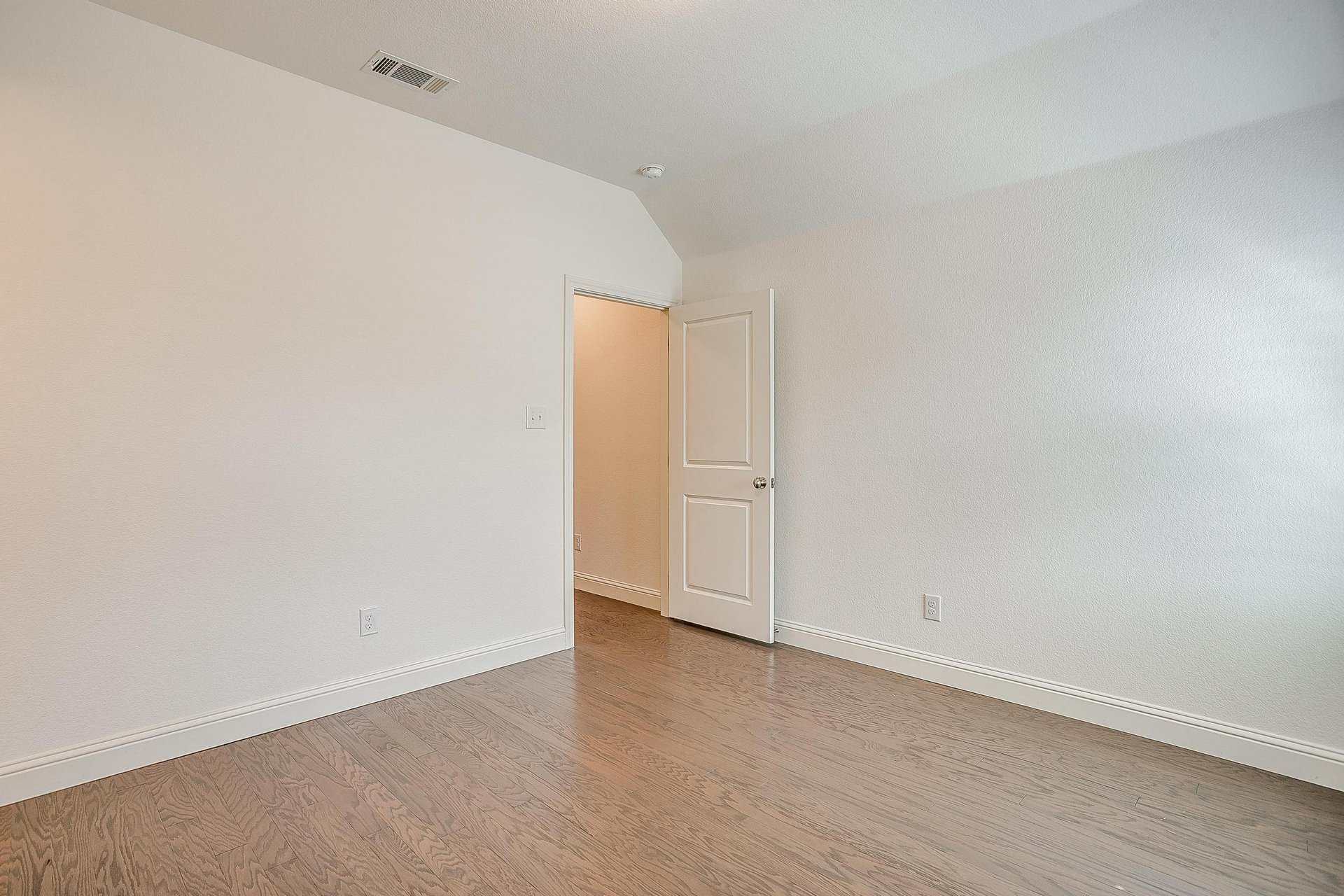 An image that shows 301 Bluestem Ln (35 Of 42)