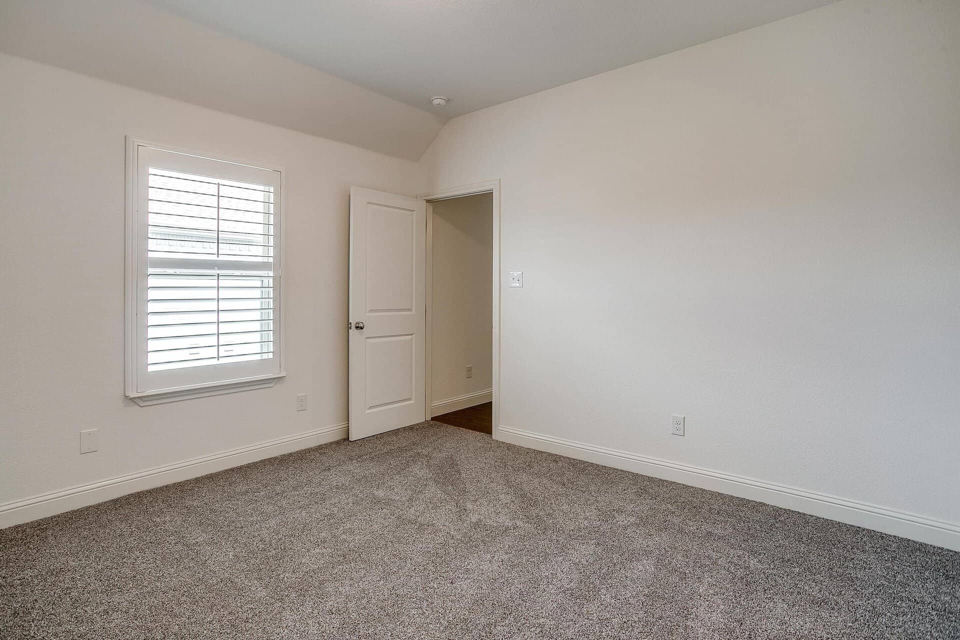 An image that shows 301 Bluestem Ln (40 Of 42)