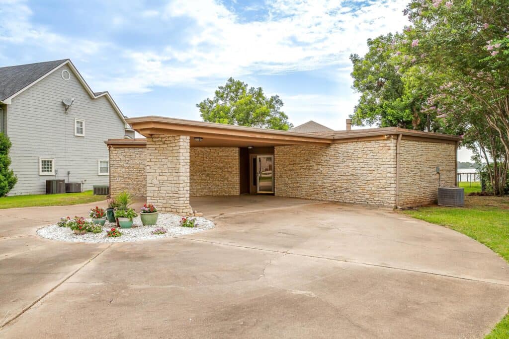 An image that shows 4103 Apache Trail Ct (15 Of 61)