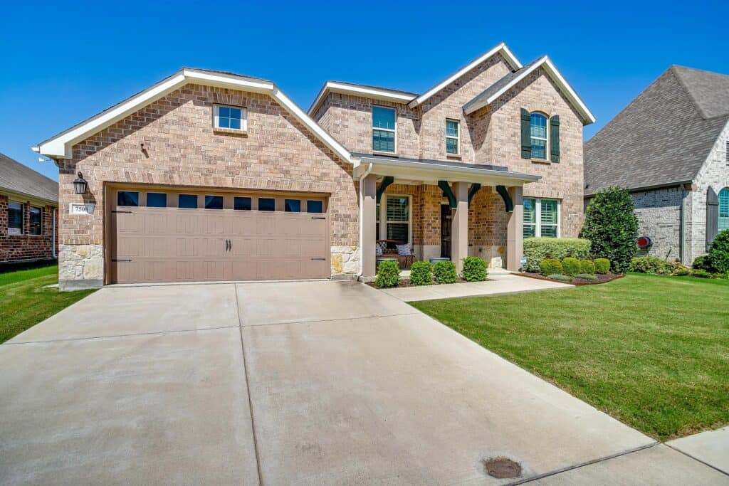 An image that shows 7508 Pondview Ln (1 Of 42)