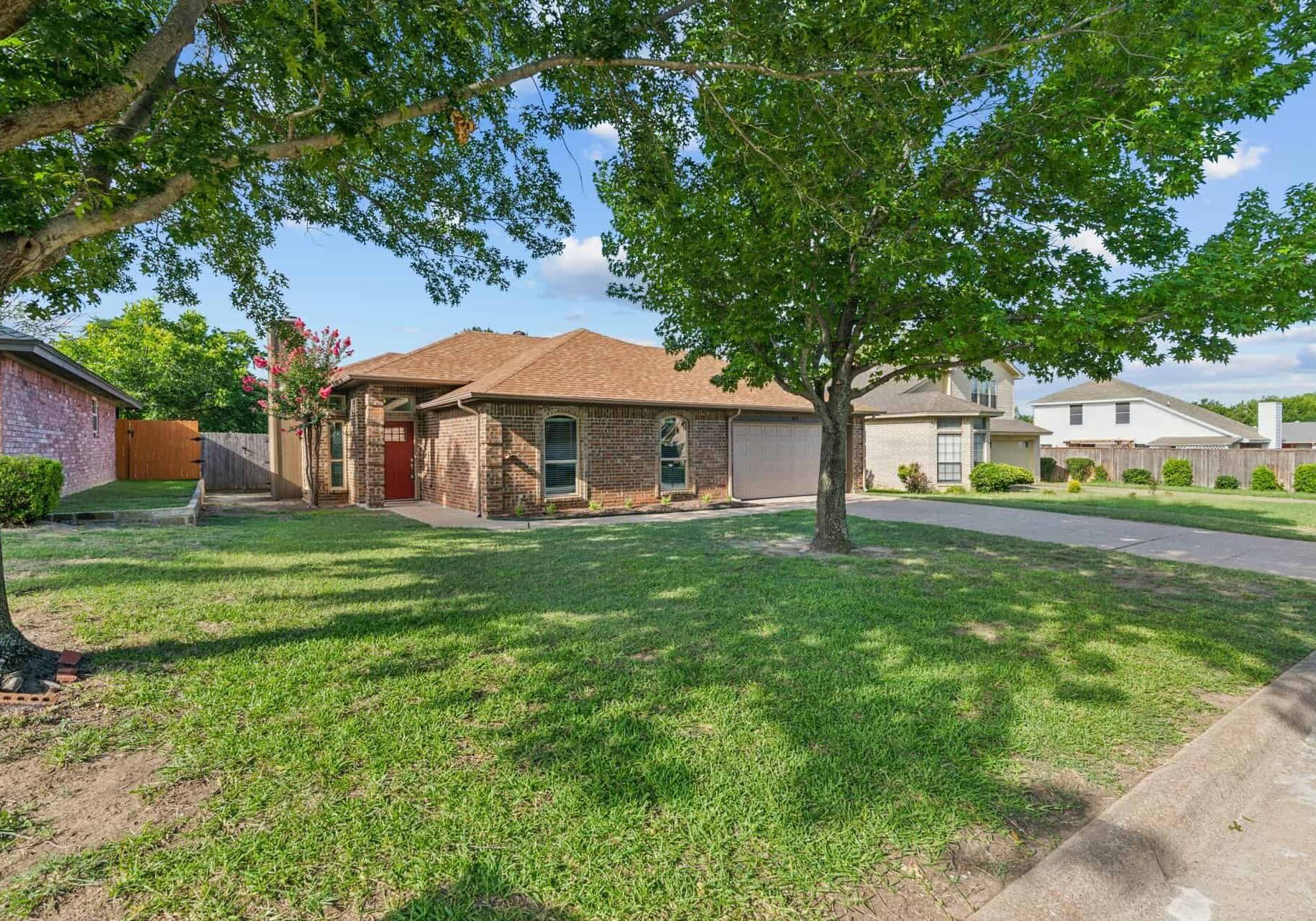 An image that shows 00 1 3 Web Or Mls 6631 Lakeside Dr 03