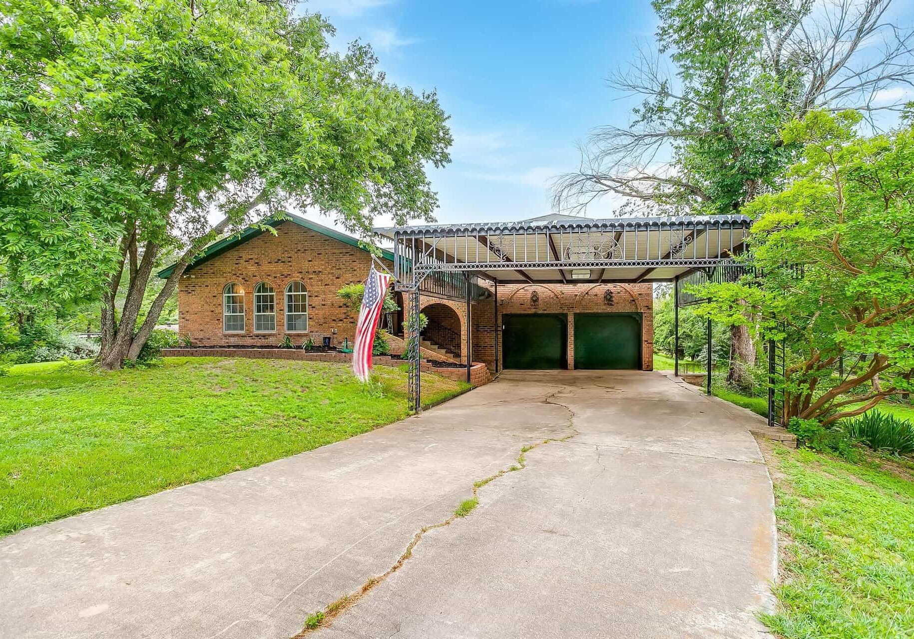 An image that shows 325 Emily Drive (13 Of 62)