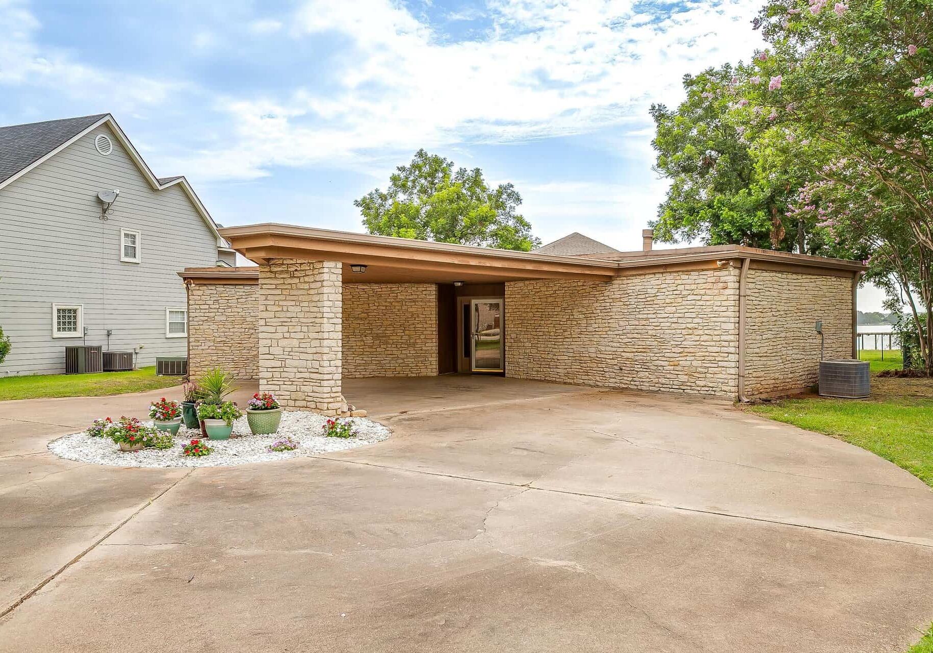 An image that shows 4103 Apache Trail Ct (15 Of 61)