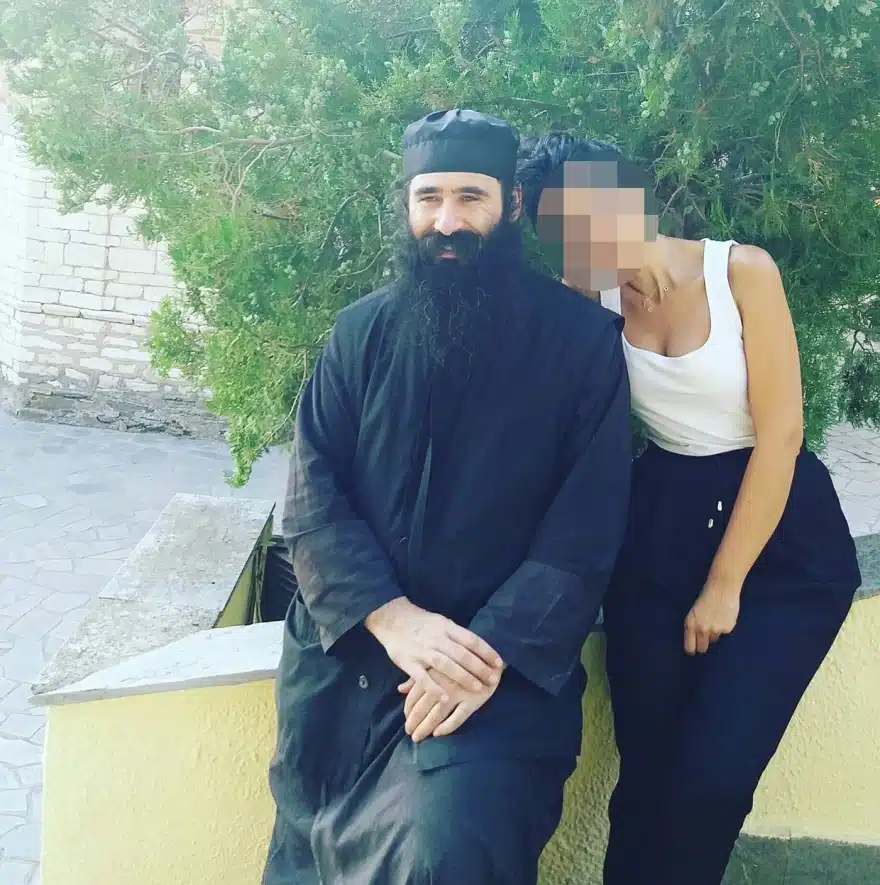 Η Τραγωδία με τον Ιερέα έθαψε γυναίκα και γιό και έφυγε και ο ίδιος 1