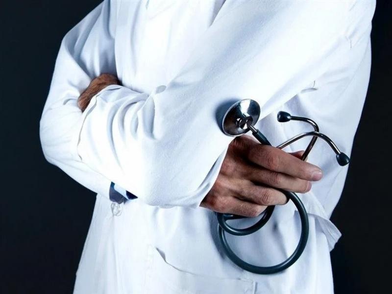 Παντρεμένος γιατρός συνεuρέθnκε με νοσηλεύτρια ενώ ο ασθενής ήταν σε αναισθησία 2 ezgif.com webp to jpg41