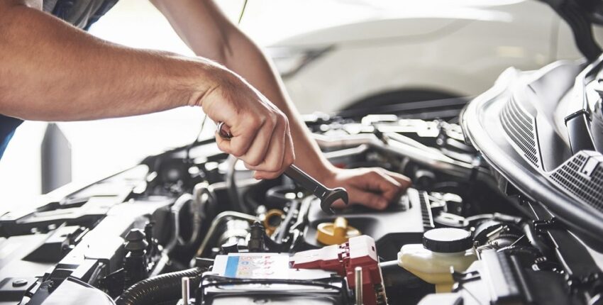 Auto engine checkup and oil change at Mickey's Automotive, Inc.