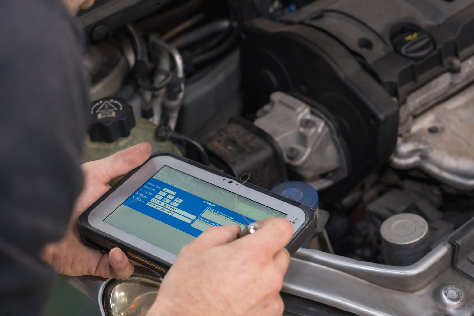 Engine inspection using an electronic device