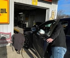 Customer receiving quick oil change service at Parney’s Car Care.