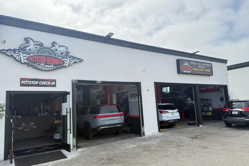 Pittstop Auto Care service center with vehicles in bays, located in Hermosa.