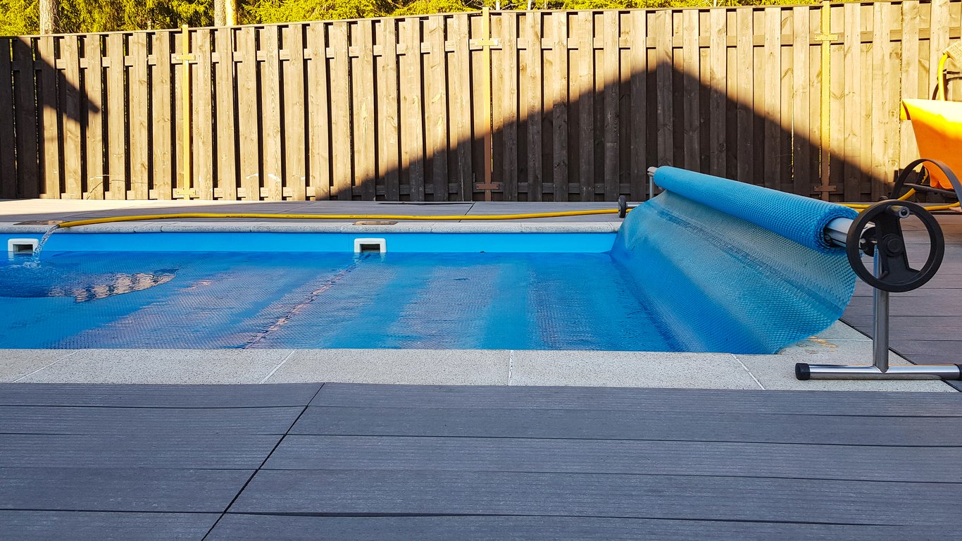 Solar Pool Covers – Save Water, Save Energy